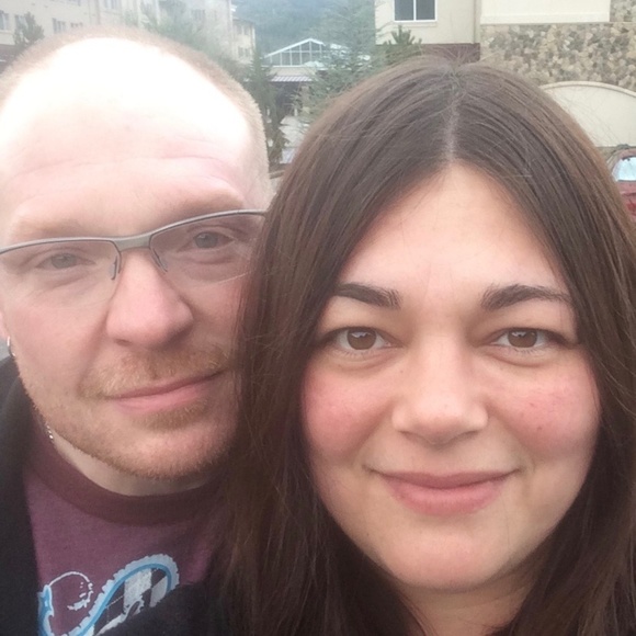 Meet your Posher, Aleina & Dennis - Picture 4 of 6